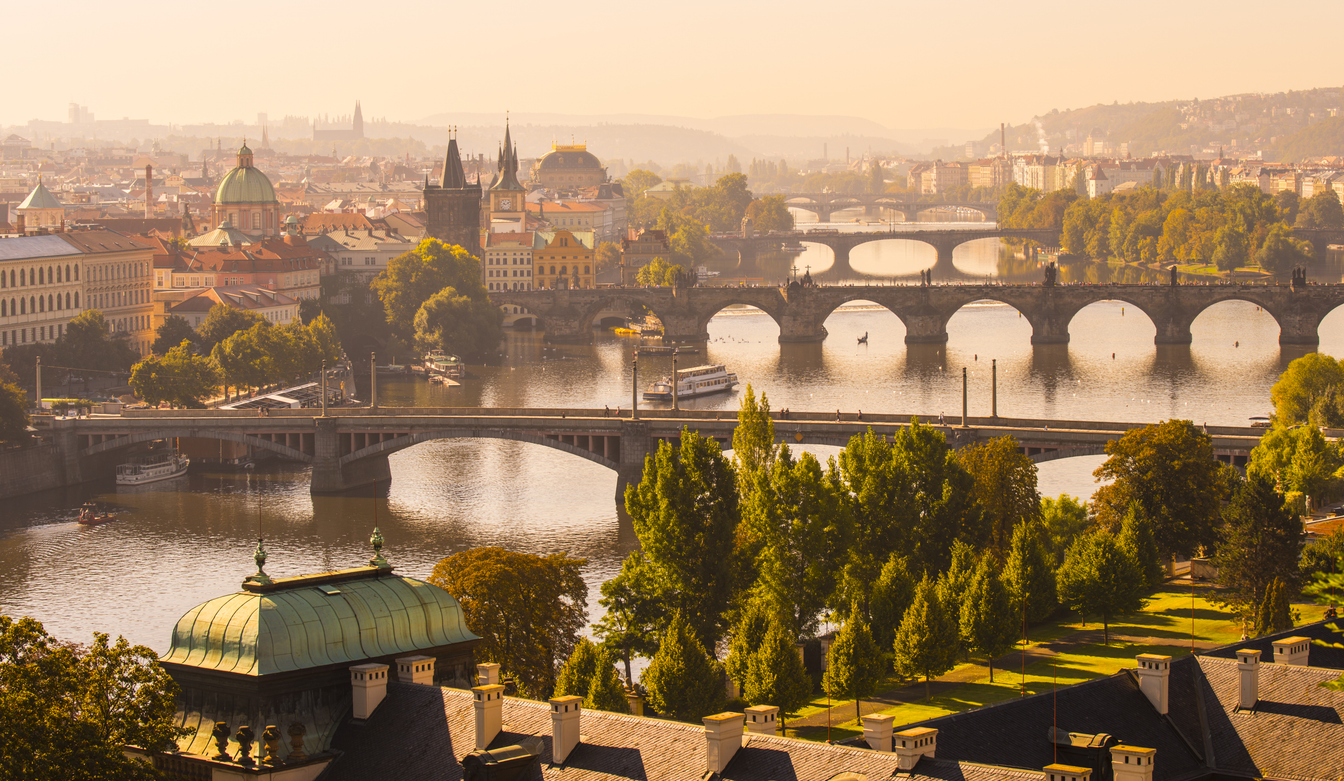 Vista aérea de la ciudad de Praga, República Checa (© iStock)