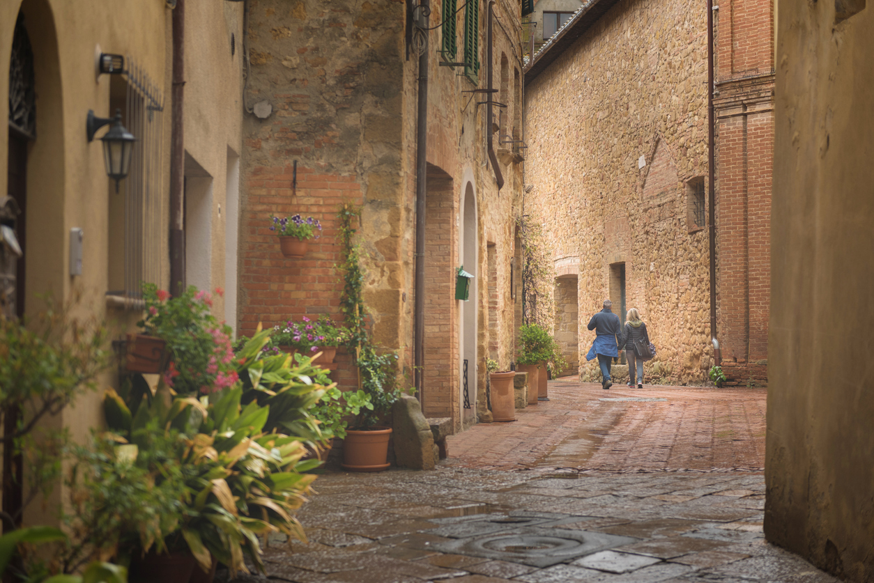 Calle típica de La Toscana, Italia